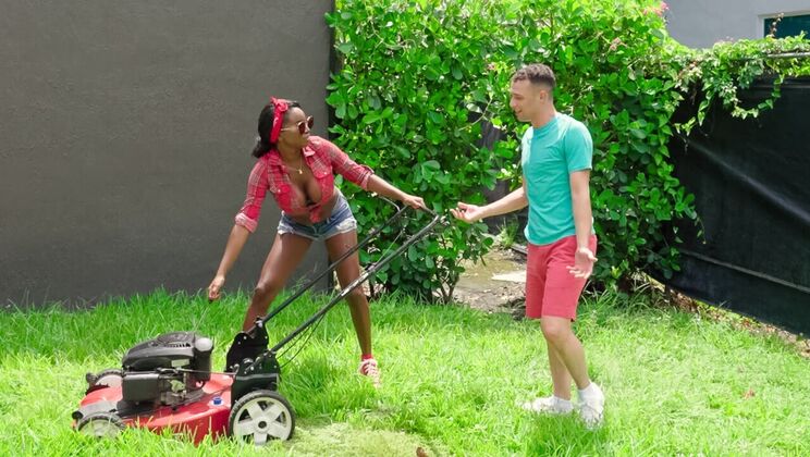 Latina MILF Naomi's Doggystyle Delight