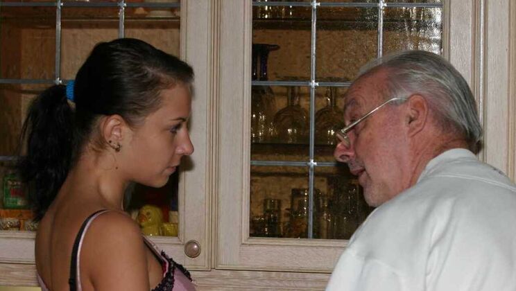 [Oldje] - Ball Licking Slut in the Kitchen - Sicke - Ulma