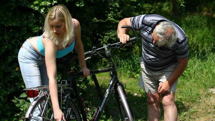 [Oldje] - Susan's Cycling Sexual Escapade with Gustavo - Susan - Gustavo