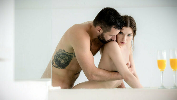 [SexArt] - Kissing and Cuddling: A Wet and Wild Affair - Julietta - Lando Ryder