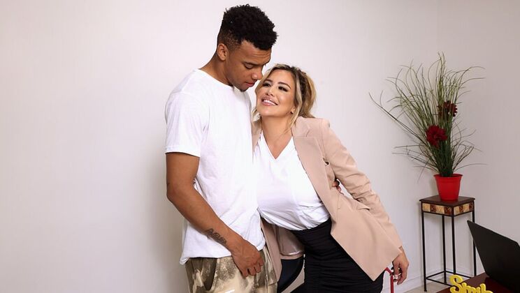 [FantasyMassage] - Interracial Pussy to Mouth Fun with the MILF