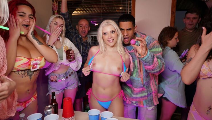 Side Fuck and Spooning: Gia OhMy Begs for a Big Load