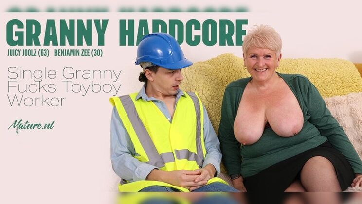 Natural Boobs Mature Juicy Joolz Spreads Pussy for Handyman