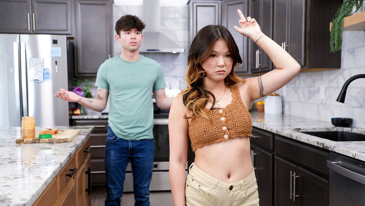 Enzo East Gets A Handjob From Sleepy Step Sister Lulu